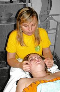 DiS. Pavla Elisabeta KLEINOVÁ učí masáž tváre