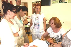 Mgr. Eva MALÁKOVÁ v masérskej škole REMINY vyučuje Lymfomasáž tváre